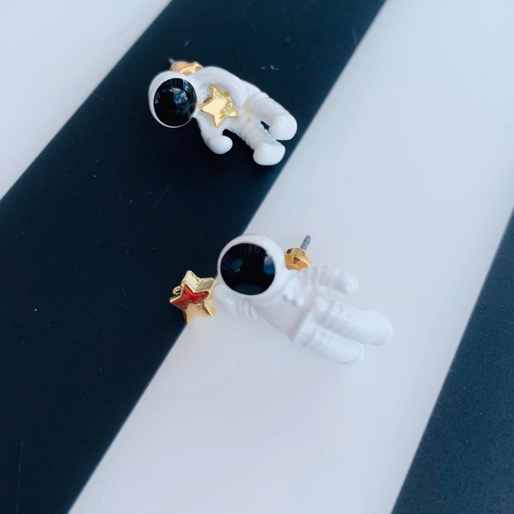 Earrings of astronauts